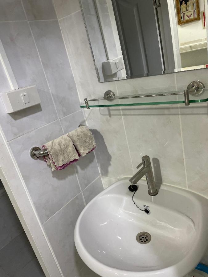 Apartment A4 Dindaeng Bangkok Kültér fotó